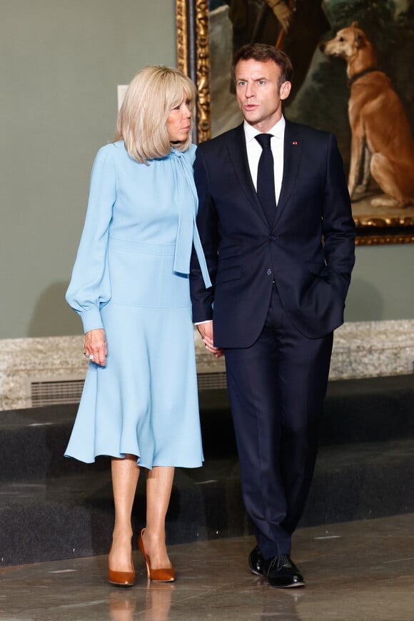 Brigitte Macron est aussi une "couche-tôt"
Emmanuel Macron (président de la République Française) et la première dame française, Brigitte Macron - Les chefs d'états et de gouvernements au dîner transatlantique informel au Musée Prado à Madrid, le 29 juin 2022. 
