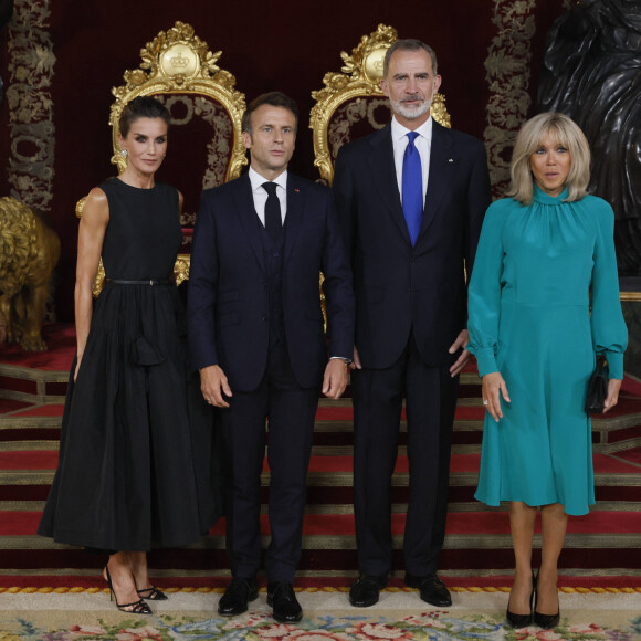 Elle a également une alimentation très équilibrée
Le roi Felipe VI d'Espagne et la reine Letizia avec Emmanuel Macron (président de la République Française) et sa femme Brigitte - Dîner de gala du 32ème Sommet de l'OTAN au Palais royal de Madrid le 28 juin 2022. 