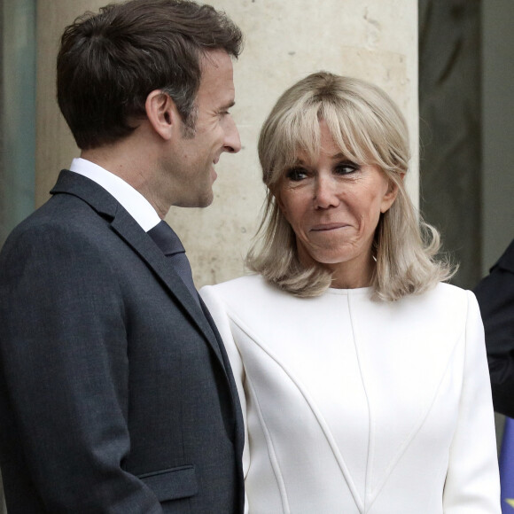 Le président français Emmanuel Macron accompagné de la première dame, Brigitte Macron reçoit Narendra Modi, Premier ministre de la République de l'Inde, pour un entretien au palais de l'Elysée, Paris, France, 4 mai 2022. © Stéphane Lemouton/Bestimage 