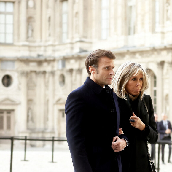 Emmanuel et Brigitte Macron - Cérémonie d'hommage national rendu à Monsieur Pierre Soulages dans la cour carrée du Louvre à Paris. Le 2 novembre 2022 © Dominique Jacovides / Bestimage 