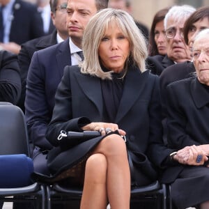 Brigitte Macron - Cérémonie d'hommage national rendu à Monsieur Pierre Soulages dans la cour carrée du Louvre à Paris. Le 2 novembre 2022 © Dominique Jacovides / Bestimage 