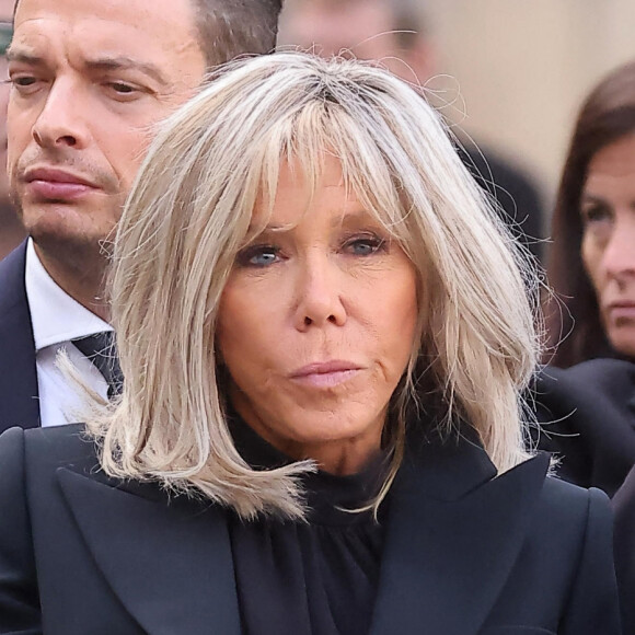 Brigitte Macron - Cérémonie d'hommage national rendu à Monsieur Pierre Soulages dans la cour carrée du Louvre à Paris. Le 2 novembre 2022 © Dominique Jacovides / Bestimage 