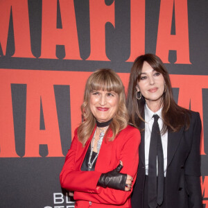 Monica Bellucci a ainsi retrouvé tous les membres de l'équipe du film.
Catherine Hardwicke, Monica Bellucci - Première du film "Mafia Mamma" à New York, le 11 avril 2023.