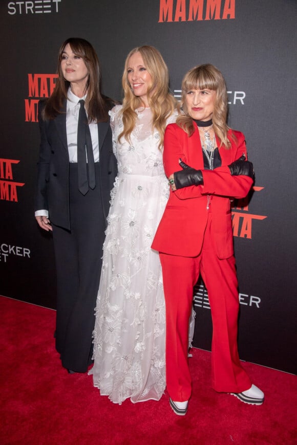 Monica Bellucci, Toni Collette, Catherine Hardwicke - Première du film "Mafia Mamma" à New York, le 11 avril 2023.
