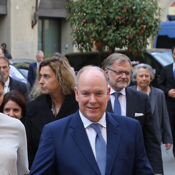 Le couple a été photographiés alors qu'ils quittait le Palazzo Gondi.
Le prince Albert II de Monaco et la princesse Charlène de Monaco à la sortie de Fondation Andrea Bocelli au Palazzo Gondi à Florence, le 12 avril 2023.