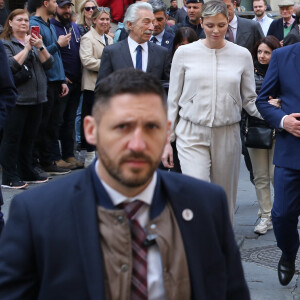 Les amoureux se sont rendus, main dans la main, dans la très romantique ville de Florence.
Le prince Albert II de Monaco et la princesse Charlène de Monaco à la sortie de Fondation Andrea Bocelli au Palazzo Gondi à Florence, le 12 avril 2023.