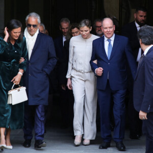 Le prince Albert II de Monaco et la princesse Charlène de Monaco à la sortie de Fondation Andrea Bocelli au Palazzo Gondi à Florence, le 12 avril 2023.