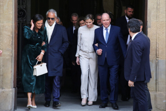 Le prince Albert II de Monaco et la princesse Charlène de Monaco à la sortie de Fondation Andrea Bocelli au Palazzo Gondi à Florence, le 12 avril 2023.