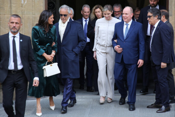 S'ils avaient fait le déplacement, c'est parce qu'ils avaient été invités par la Fondation Andrea Bocelli.
Le prince Albert II de Monaco et la princesse Charlène de Monaco à la sortie de Fondation Andrea Bocelli au Palazzo Gondi à Florence, le 12 avril 2023.