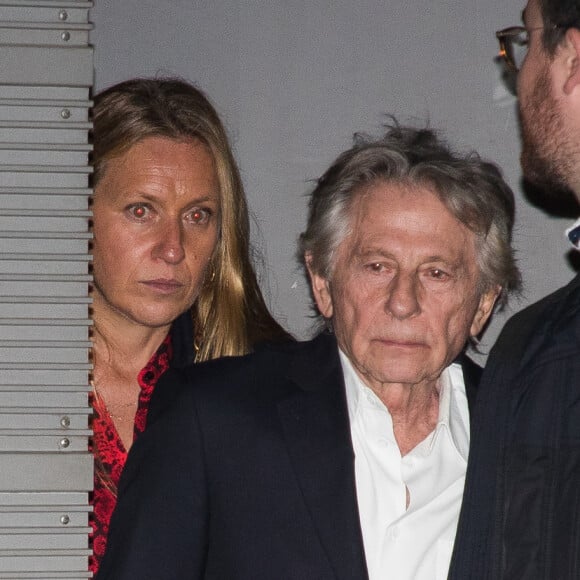 Par exemple, elles se sont mariées la même année, elles ont eu deux enfants.
Anne Hommel - Roman Polanski et sa femme Emmanuelle Seigner quittent l'avant-première du film "J'accuse" au cinéma UGC Normandie entourés de 5 gardes du corps à Paris le 12 novembre 2019. (Une Française a accusé vendredi 8 novembre Roman Polanski de l'avoir violée en 1975 en Suisse alors qu'elle avait dix-huit ans) 