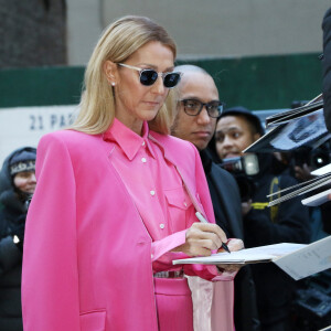 La chanson accompagne la sortie prochaine du film du même titre.
Céline Dion a choisi de s'habiller en rose pour la Journée Internationale pour les Droits des Femmes à New York le 7 mars 2020. 