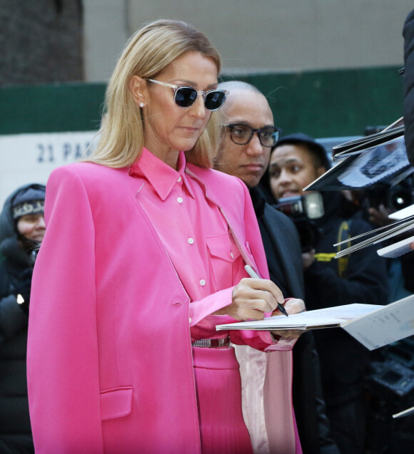 La chanson accompagne la sortie prochaine du film du même titre.
Céline Dion a choisi de s'habiller en rose pour la Journée Internationale pour les Droits des Femmes à New York le 7 mars 2020. 