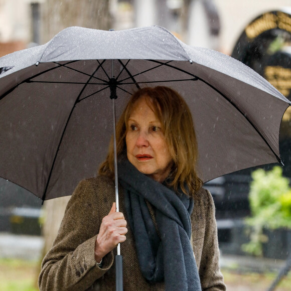 Nathalie Baye - Sorties des obsèques de l'avocat Hervé Temime au cimetière du Montparnasse à Paris, France, le 14 avril 2023. © Clovis-Jacovides/Bestimage