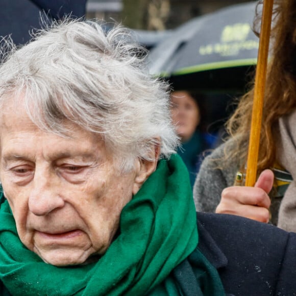 Roman Polanski et l'avocate Delphine Meillet - Sorties des obsèques de l'avocat Hervé Temime au cimetière du Montparnasse à Paris, France, le 14 avril 2023. © Clovis-Jacovides/Bestimage