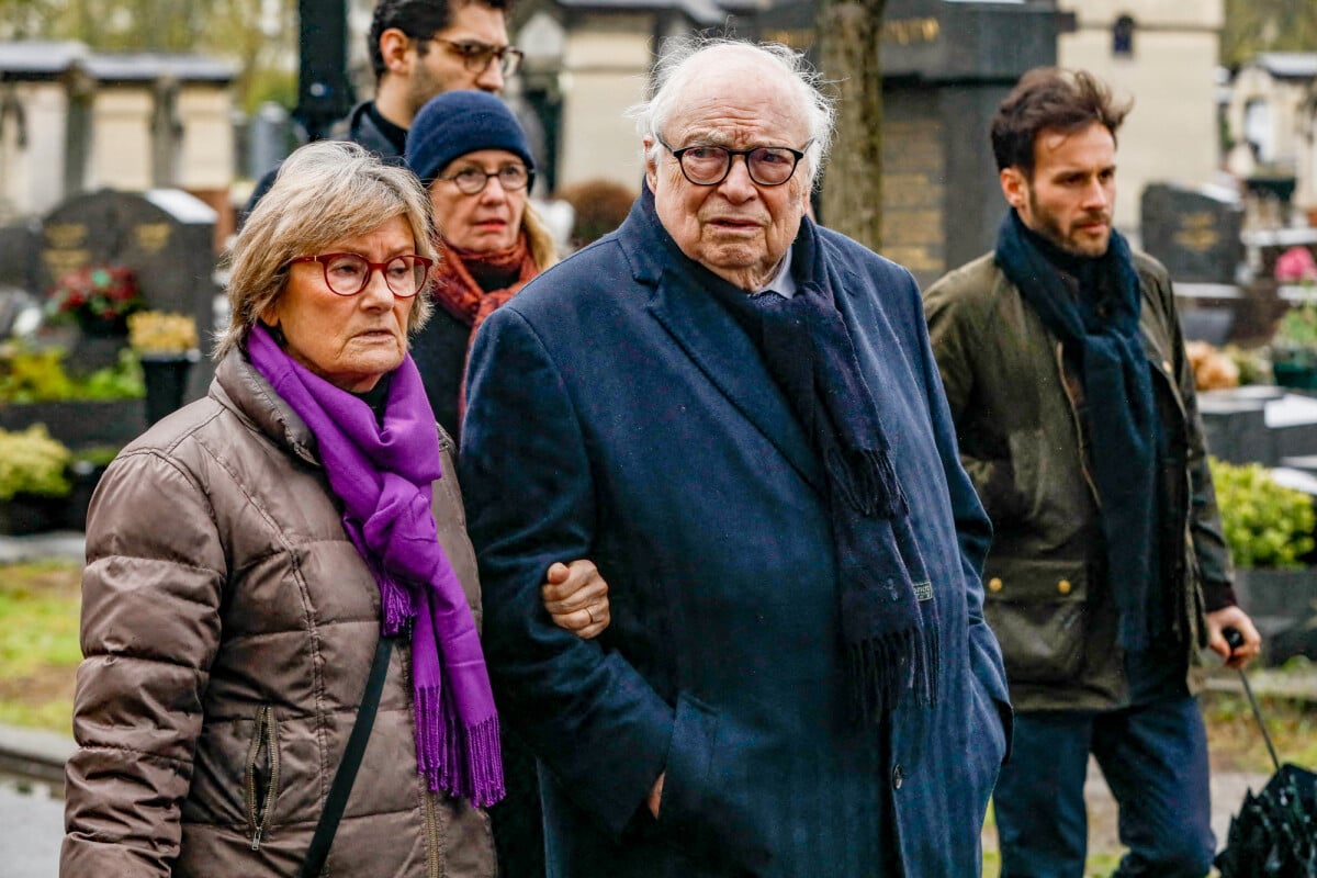 Photo : Lavocat Henri Leclerc - Sorties des obsèques de lavocat Hervé  Temime au cimetière du Montparnasse à Paris, France, le 14 avril 2023. ©  Clovis-JacovidesBestimage - Purepeople