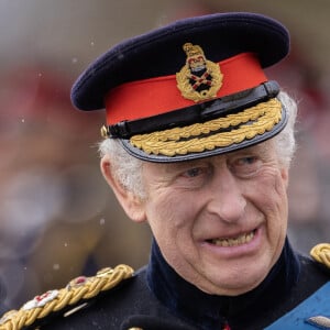 Le roi Charles III d'Angleterre assiste à la 200ème édition de la Sovereign's Parade (Parade du souverain) à l'académie militaire royale Sandhurst à Camberley, le 14 avril 2023. 