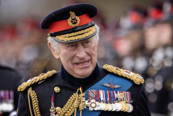 Le roi Charles III d'Angleterre assiste à la 200ème édition de la Sovereign's Parade (Parade du souverain) à l'académie militaire royale Sandhurst à Camberley, le 14 avril 2023. 