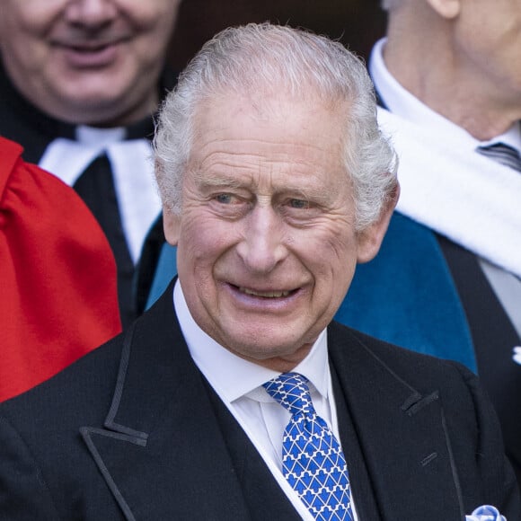 Le Souverain n'aura néanmoins pas à faire le show tout seul puisque d'autres ont répondu présent 
Le roi Charles III d'Angleterre et Camilla Parker Bowles, reine consort d'Angleterre, participent au Royal Maundy Service à York, où le roi distribuera cérémonieusement de petites pièces d'argent appelées "Maundy money", comme aumône symbolique aux personnes âgées. Le 6 avril 2023. 