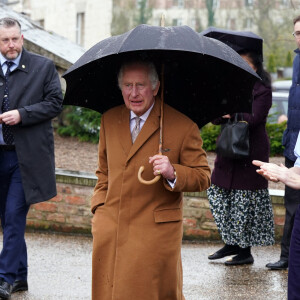 Le roi Charles III d'Angleterre et Camilla Parker Bowles, reine consort d'Angleterre, arrivent pour une visite à Talbot Yard Food Court à Malton, le 5 avril 2023. Cette visite a pour but de rencontrer des producteurs d'aliments et de boissons afin d'en savoir plus sur leurs produits locaux. 