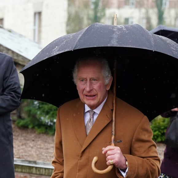 Le roi Charles III d'Angleterre et Camilla Parker Bowles, reine consort d'Angleterre, arrivent pour une visite à Talbot Yard Food Court à Malton, le 5 avril 2023. Cette visite a pour but de rencontrer des producteurs d'aliments et de boissons afin d'en savoir plus sur leurs produits locaux. 