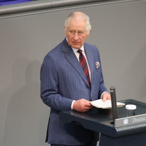 Le roi Charles III d'Angleterre prononce un discours au Bundestag au Palais du Reichstag à Berlin en alternant l'anglais et l'allemand le 30 mars 2023. 