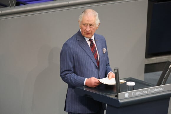 Le roi Charles III d'Angleterre prononce un discours au Bundestag au Palais du Reichstag à Berlin en alternant l'anglais et l'allemand le 30 mars 2023. 