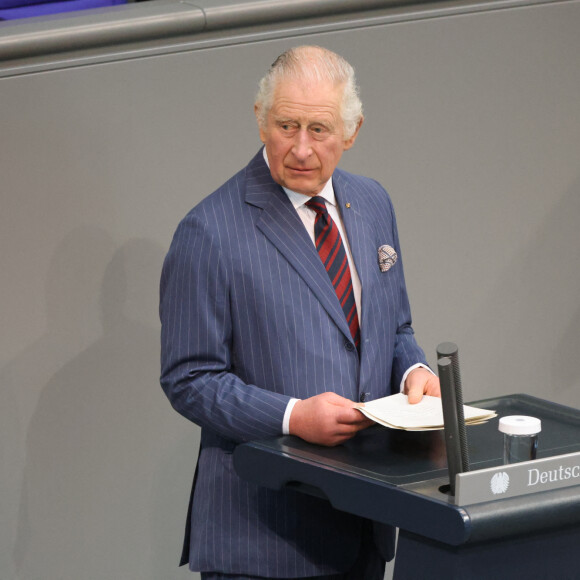 Le roi Charles III d'Angleterre prononce un discours au Bundestag au Palais du Reichstag à Berlin en alternant l'anglais et l'allemand le 30 mars 2023. 