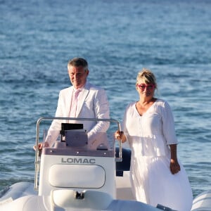 Exclusif -  Arrivée des mariés en bateau - Soirée du mariage de Christine Bravo et Stéphane Bachot sur la plage du restaurant Marinella à l'Ile Rousse en Corse le 11 Juin 2022 © Dominique Jacovides / Bestimage