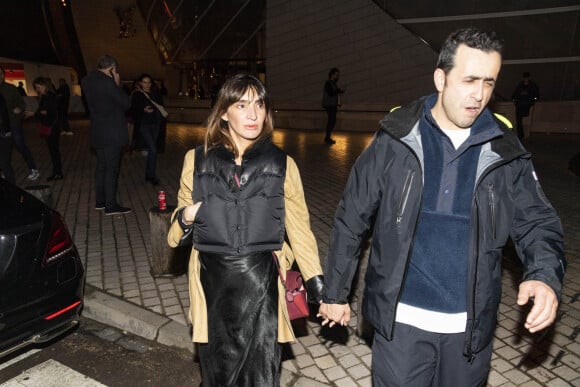 Exclusif - Jonathan Cohen et sa compagne Giulietta Canzani Mora Dj Piu Piu (enceinte) - Les célébrités au concert de Jay Z à la fondation Louis Vuitton à Paris, France, le 14 avril 2023. © Da Silva-Perusseau/Bestimage 