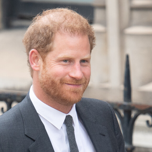 Le prince Harry, duc de Sussex, arrive au procès contre l'éditeur du journal "Daily Mail" à la Haute Cour de Londres, le 30 mars 2023. Parmi les plaignants, accusant le quotidien d'avoir obtenu des informations illégalement, figurent E.John et L.Hurley. © Avalon / Panoramic / Bestimage 