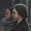 Angelina Jolie, son père Jon Voight, son mari Brad Pitt et leur enfants lors de leur séjour à Venise le 21 février 2010