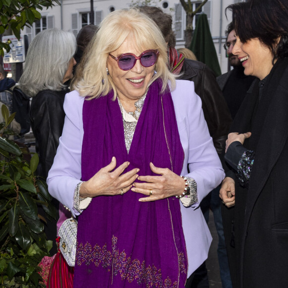 Amanda Lear avait opté pour un total look lilas
Amanda Lear pose lors de la remise du prix littéraire "La Closerie des Lilas" à la Closerie des Lilas à Paris, le 18 avril 2023.