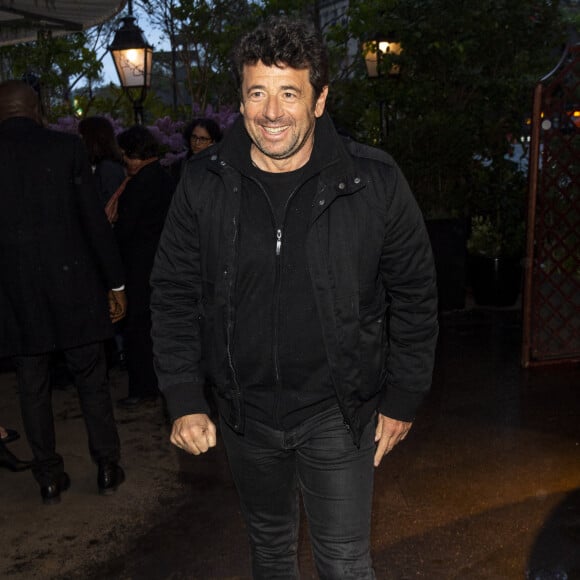 Patrick Bruel avait opté pour un look décontracté
Patrick Bruel pose lors de la remise du prix littéraire "La Closerie des Lilas" à la Closerie des Lilas à Paris, le 18 avril 2023.