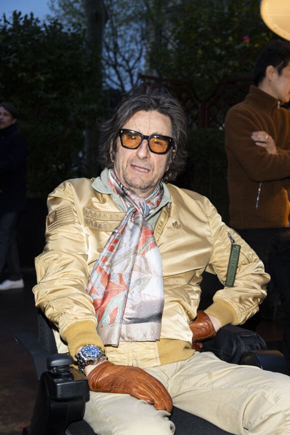 Bruno de Stabenrath pose lors de la remise du prix littéraire "La Closerie des Lilas" à la Closerie des Lilas à Paris, le 18 avril 2023.