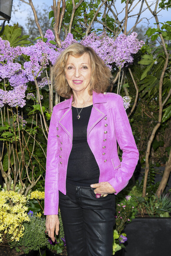 Emmanuelle de Boysson pose lors de la remise du prix littéraire "La Closerie des Lilas" à la Closerie des Lilas à Paris, le 18 avril 2023.