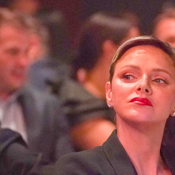 Elle a semblé impliquée dans sa soirée, heureuse d'être là.
Le prince Albert II et la princesse Charlène de Monaco lors de la soirée de vente aux enchères "Hall of Fame" du RC Toulon à Toulon, le 18 avril 2023. © Norbert Scanella / Panoramic / Bestimage 