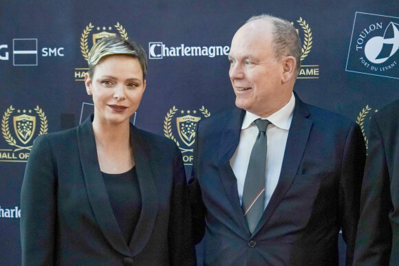 Leurs jumeaux, Jacques et Gabriella, n'étaient pas présents en revanche.
Charlène Wittstock Princesse de Monaco - Prince Albert II de Monaco - Soirée "Hall of Fame" du RC Toulon à Toulon, le 18 avril 2023. © Norbert Scanella / Panoramic / Bestimage 