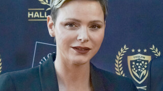 Charlene de Monaco : Chic et souriante au bras du prince Albert, le couple complice comme rarement