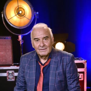 Exclusif - Michel Fugain - Backstage - Enregistrement de l'émission "300 Choeurs chantent pour les fêtes", diffusée le 22 décembre à 21h05 sur France 3.