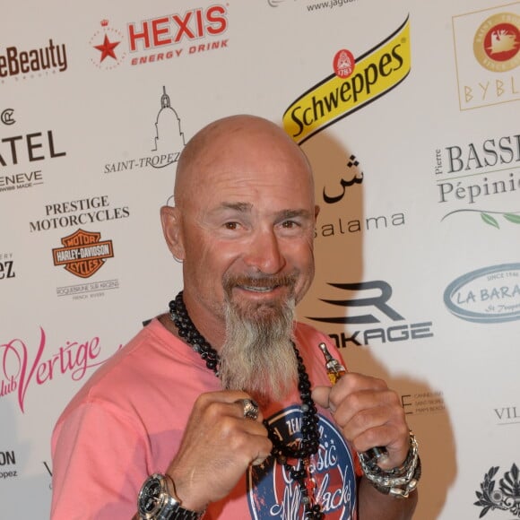 Vincent Lagaf' - Soirée "La Fight Night" de Saint-Tropez, France, le 4 août 2016. La Fight Night est un concept original alliant les plus hautes valeurs des sports de combats internationaux au glamour de Saint-Tropez. Certains des plus grands noms de la boxe thaï et du kick-boxing mondiaux se sont affrontés sur ce ring faisant désormais partie de la légende de la boxe sous toutes ses formes. Cette prestigieuse soirée de gala au clair de lune est devenue au cours du temps LA marque d'un succès sportif et people retentissant. Un événement incontournable dans le village le plus célèbre de la Côte d'Azur. © Rachid Bellak/Bestimage 