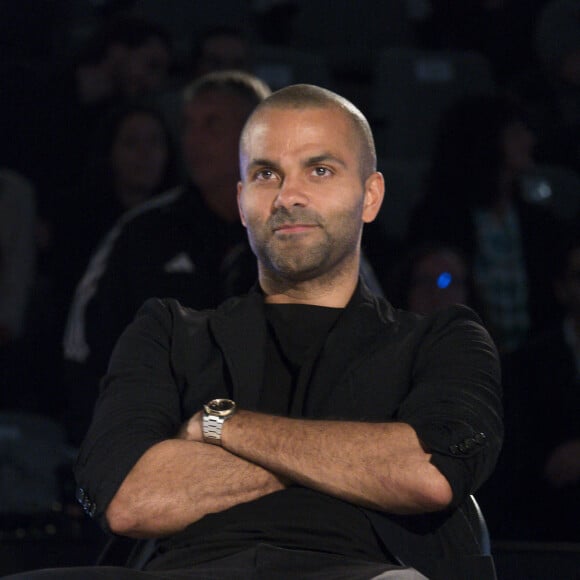 Hommage à Amara Sy lors du match de basket Asvel contre Paris Basket à l''Astroballe de Villeurbanne le 11 décembre 2022 - Tony Parker, Président LCDC ASVEL lors de la cérémonie de retrait du maillot n°5 du basketteur Amara Sy à l'Astroballe à Villeurbanne (France) le 11/12/2022. © Sandrine Thesillat / Panoramic / Bestimage 
