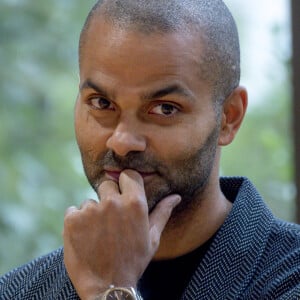 Tony Parker, président du club l'ASVEL Lyon-Villeurbanne en visite et en échange avec une centaine de jeunes membres de la Tony Parker Adéquat Academy à Lyon, France, le 28 septembre 2022. Basée sur un concept novateur alliant passion, études et emploi, la Tony Parker Adéquat Academy permet à de jeunes passionnés de se construire un projet de vie avec la promesse d'un job à la clé. © Sandrine Thesillat/Panoramic/Bestimage