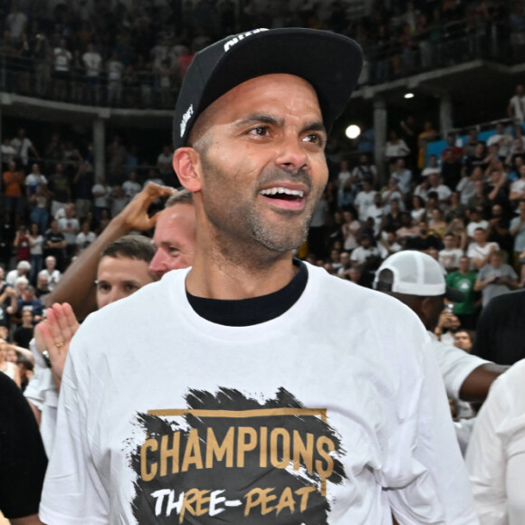 Tony Parker (président asvel) - L'Asvel (le club présidé par Tony Parker) a remporté le 21e titre de champion de France de l'histoire du club, le samedi 25 juin 2022 face à Monaco à l'issue d'une rencontre époustouflante (84-82, a.p.). Villeurbane, le 25 juin 2022. 