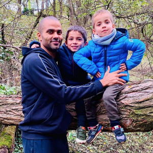 Les garçons savent déjà le métier qu'ils souhaitent faire
Tony Parker et ses deux fils, Liam et Josh.