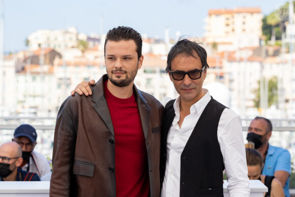 Samuel Benchetrit et son fils, Jules lors du 74ᵉ festival international du film de Cannes le 10 juillet 2021
© Borde-Jacovides-Moreau / Bestimage