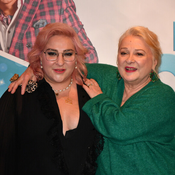 Marilou Berry et sa mère Josiane Balasko lors de l'avant-première du film "Mes très chers enfants" au cinéma UGC Bercy à Paris le 13 décembre 2021. © Veeren / Bestimage 