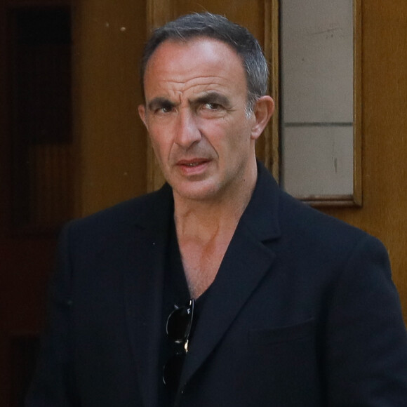 C'est la surprise du jour ! 
Nikos Aliagas - Sorties des obsèques de Laurent Vimont (PDG de Century 21) en l'église Notre-Dame de Grâce de Passy à Paris. 