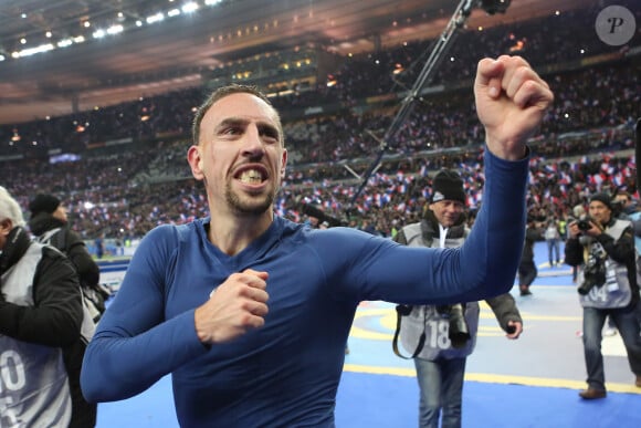Franck Ribery - L'equipe de France de football fete sa victoire et sa qualification pour le mondial au Bresil en 2014. Les bleus ont battu l'Ukraine sur le score de 3 buts a 0 au stade de France a Saint-Denis le 19 novembre 2013.