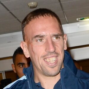 Hiziya Ribéry partage sa nouvelle tenue, son père adore !
 
Franck Ribery - Les Bleus en piste avec les jockeys stars a l'hippodrome de Vincennes.