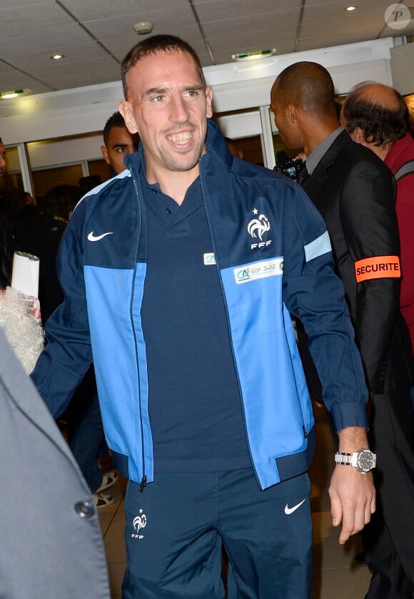 Hiziya Ribéry partage sa nouvelle tenue, son père adore !
 
Franck Ribery - Les Bleus en piste avec les jockeys stars a l'hippodrome de Vincennes.